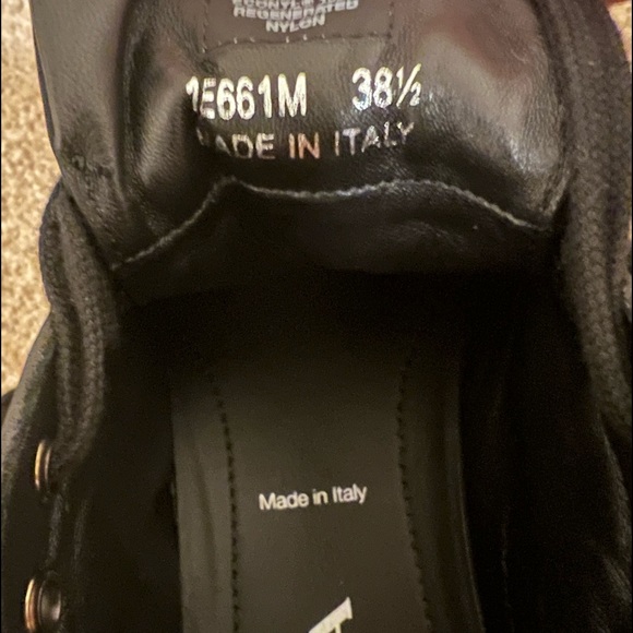 Authentic Prada leather sneakers - Picture 1 of 5